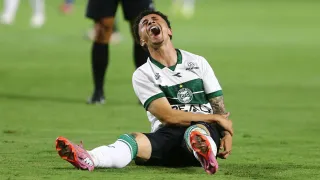 Atacante do Coritiba que quebrou o braço avança em recuperação