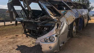 Torcedores relatam clima de pânico e desespero: “Só deu tempo de gritar e o ônibus já capotou”