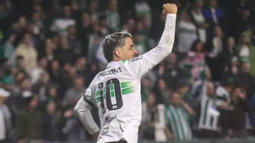 Nome da vitória do Coritiba, Josué vive drama pessoal e se emociona com gol