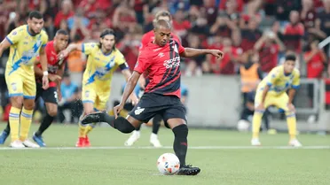 Fernandinho anota pelo terceiro jogo seguido e iguala marca de 2023