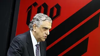 Qual a razão do silêncio de Petraglia?