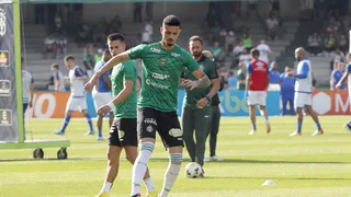 Atacante reconhece urgência de vencer fora de casa: “Não tem para onde correr”