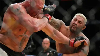 Clima esquenta e encarada com ex-UFC quase termina em cenas lamentáveis