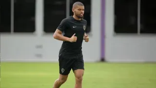 Ex-Cianorte cobra pensão vitalícia do Corinthians após se aposentar aos 23 anos