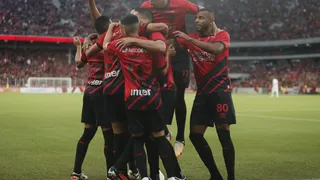 Em novo jogo com público restrito, Athletico vence a primeira na Ligga Arena