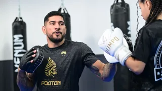 UFC: Poatan usa a própria história para transformar comunidade onde nasceu