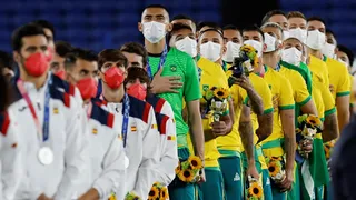 Brasil é bi olímpico. Santos, do Furacão, é de ouro