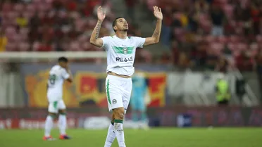 De volta à posição de origem, Bruno Melo marca primeiro gol pelo Coritiba e recebe elogios de Jorginho