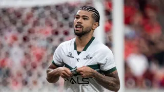 Coritiba castiga Athletico, aumenta hegemonia no clássico e vê joia calar Odair