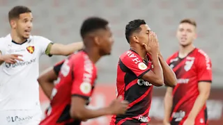 Um goleador para o Athletico: onde tem?