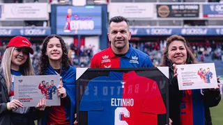 Paraná Clube homenageia Eltinho após despedida dos gramados