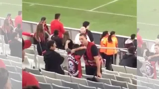 Com Arena vazia, segurança ordena que jovem esconda caveira da Fanáticos