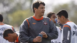Com Adilson em campo, deu goleada
