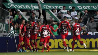 Athletico vence clássico em resultado injusto e pesado para o Coritiba