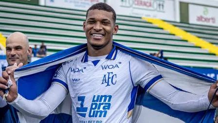 Emprestado pelo Athletico se destaca como artilheiro em campanha com título