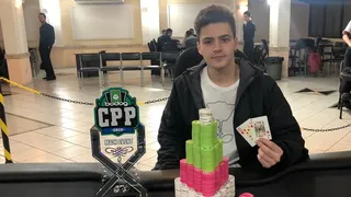 Jogador de 23 anos crava etapa do Paranaense de poker e lidera ranking