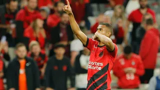 Corinthians mantém interesse por volante Erick e faz nova proposta ao Athletico