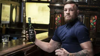 Conor McGregor vende sociedade em marca de uísque por R$ 3 bilhões