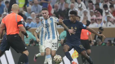 Atacante da França é alvo de insultos racistas nas redes após perder pênalti