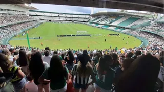 A arquibancada é delas