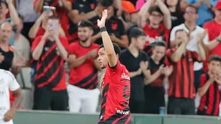 Como um Furacão: 8 momentos marcantes de Vitor Roque pelo Athletico