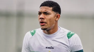 Coritiba aposta em joia de 18 anos e 1,96 m para a sequência do Brasileirão