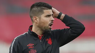 António Oliveira fala mais do que erra