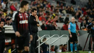 Ao defender esquema de jogo, Diniz se desgasta com elenco e diretoria do Atlético