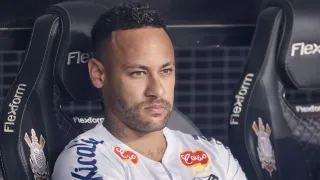 Torcedores do Santos invadem CT para cobrar jogadores; veja o vídeo