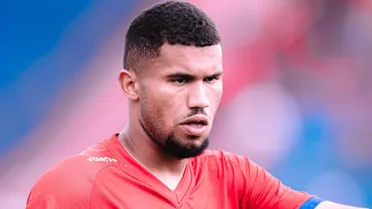 Mentalidade vitoriosa do Palmeiras ajuda zagueiro do Paraná Clube