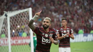 Enquanto o Flamengo brilha, Muralha, em silêncio, dá volta por cima no Coritiba