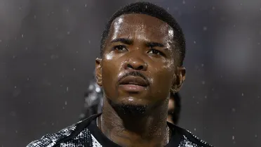 Alvo do Athletico, zagueiro fica perto de fechar com rival da Série A