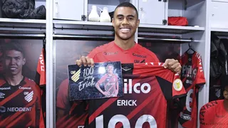Erick celebra marca de 100 jogos pelo Athletico: “Importante para mim”