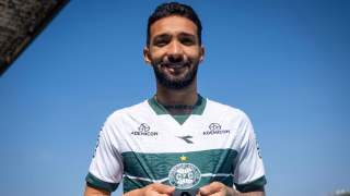 Fora dos planos do Coritiba, Clayson negocia com novo clube