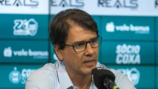 Executivo do Coritiba revela busca por zagueiro e avalia reforços: “Dentro do orçamento”
