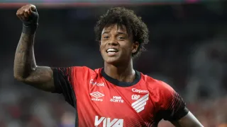 Odair defende punição a Bruninho após polêmica no Athletico