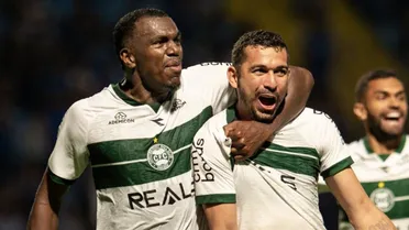 Coritiba volta a vencer, dorme na liderança e alivia pressão