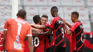 Com elenco principal, Athletico vence Cascavel CR e sai da lanterna