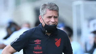 Autuori valoriza atuação da zaga e fala em “falsa” pressão sofrida pelo Athletico