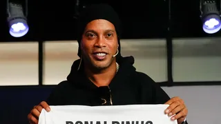Ronaldinho Gaúcho volta ao futebol em torneio idealizado por Piqué