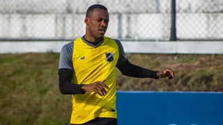 Paraná registra lateral-direito e chega a 21 contratações na temporada
