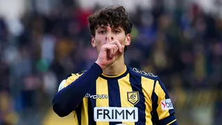 Bisneto de Mussolini marca primeiro gol e detona polêmica na Itália