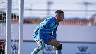 Coritiba promove goleiro ao time profissional e acerta com jovem do Atlético-GO