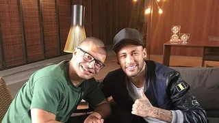 Neymar conhece Alex e se declara: ‘Um dos meus ídolos’
