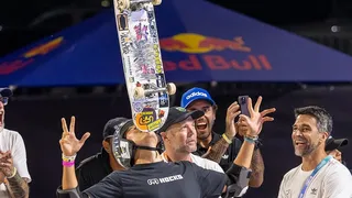 Curitibano Augusto Akio é campeão mundial de skate park