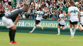 “Saiu o primeiro”, brinca Alef Manga, após prometer 30 gols para a temporada
