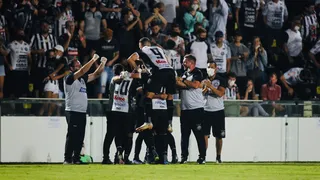 Operário goleia o Cascavel e assume a liderança