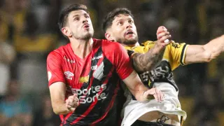 Athletico encaminha acerto com zagueiro gringo