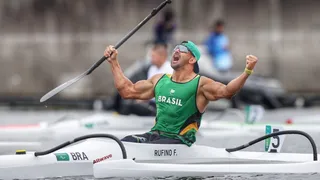Fernando Rufino domina os 200m da canoagem e leva o ouro nos Jogos Paralímpicos
