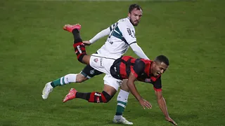 Coritiba tem retorno para encarar o Cruzeiro; veja provável time